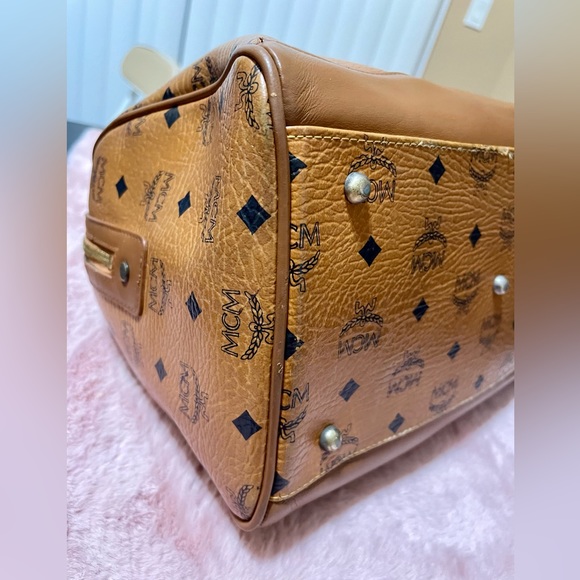 👜 MCM Visetos Cognac  Medium Boston Bag, with Lady Lion - 2-way bag - Picture 7 of 15